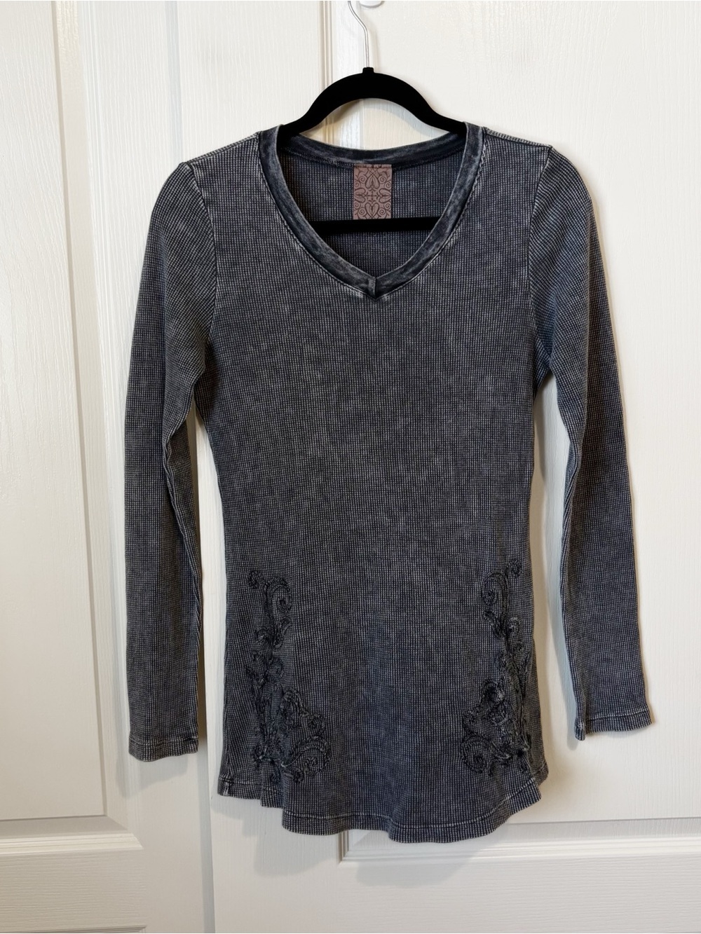 Vocal Washed Gray VNeck Long Sleeve Thermal Knit Top Y2K Grunge LRG Embroidered